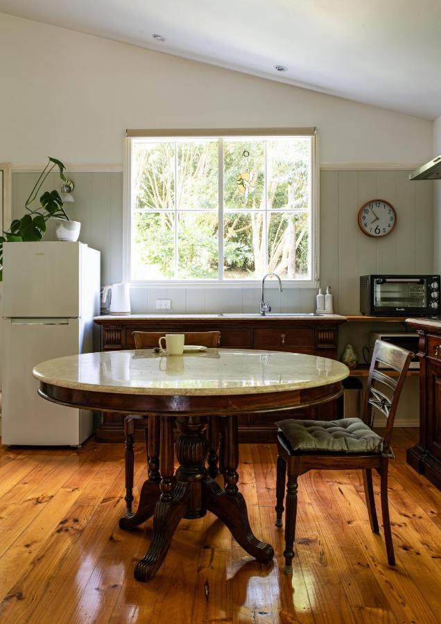 Romantic Cottage, Tamborine Mountain Экстерьер фото